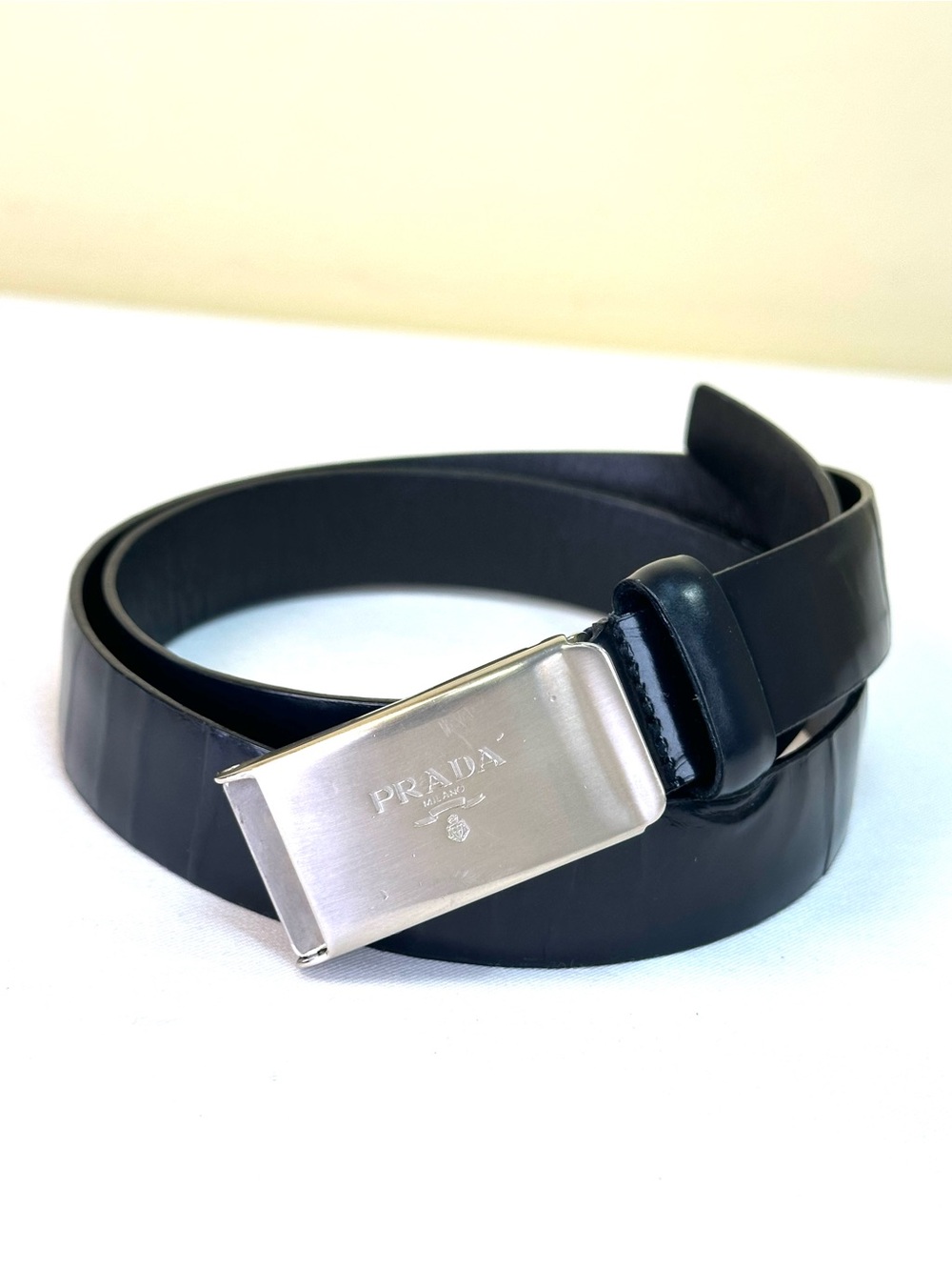 Prada Milano black leather belt SHDW 80/32 29-35”holes Italy